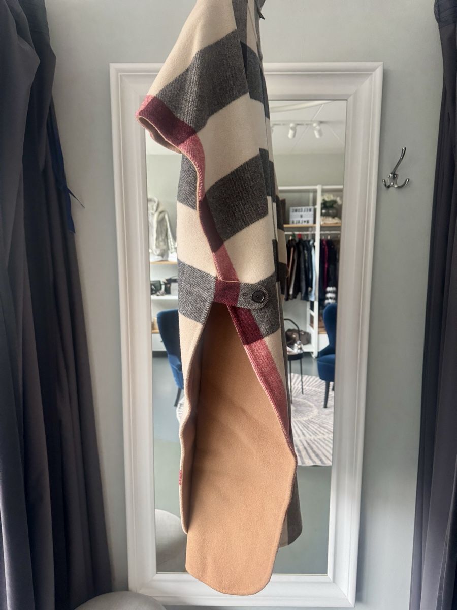 Burberry Altro in Moda donna: Wunderschöner Burberry Cape Poncho, Wendbar – Nuovo (secondo la descrizione) da Knonau venduto da geb_zc7b 2