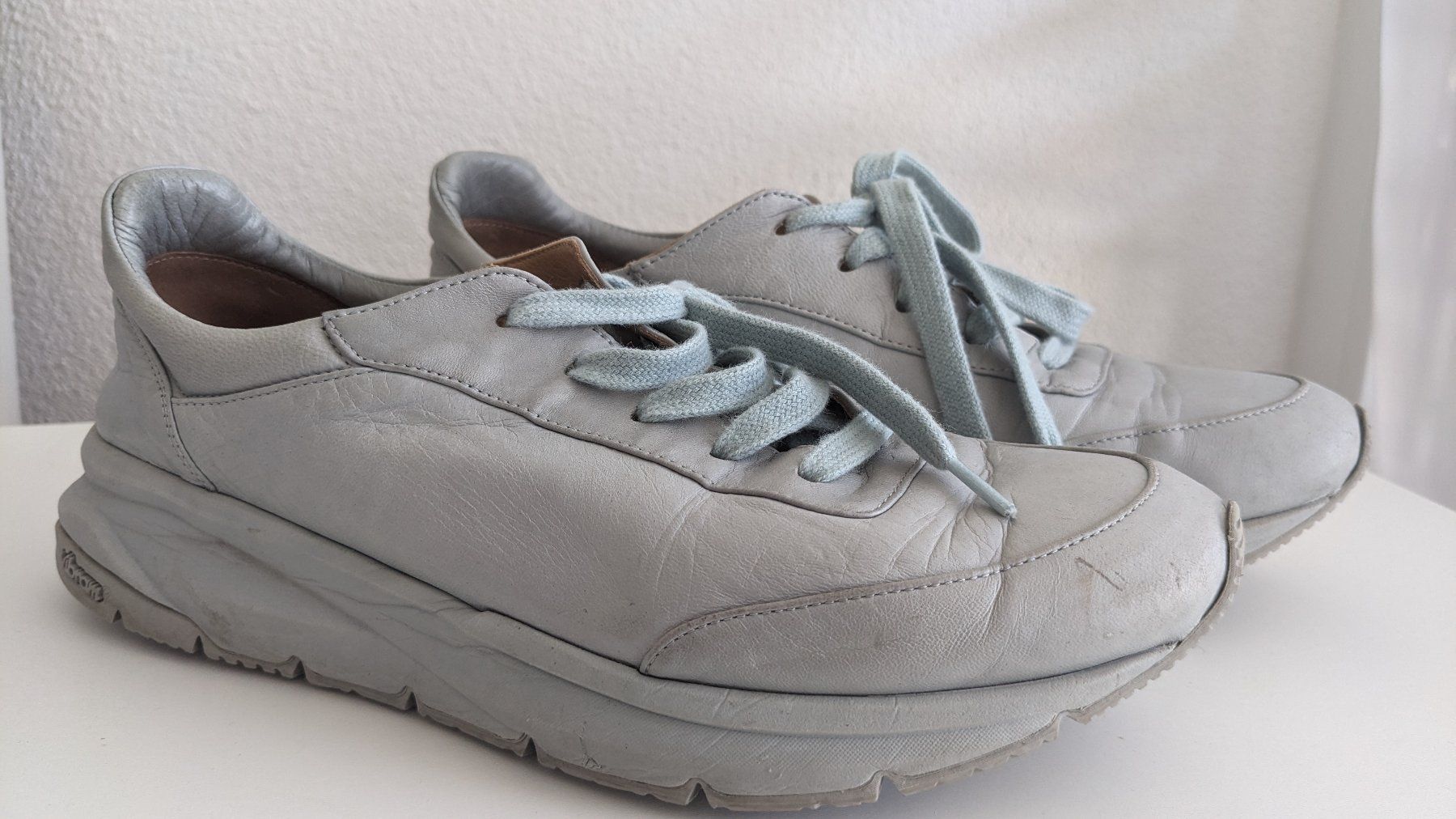 Scarpe da donna: Leder Sneakers Grösse 40 – Usato da Untersiggenthal venduto da unasinni