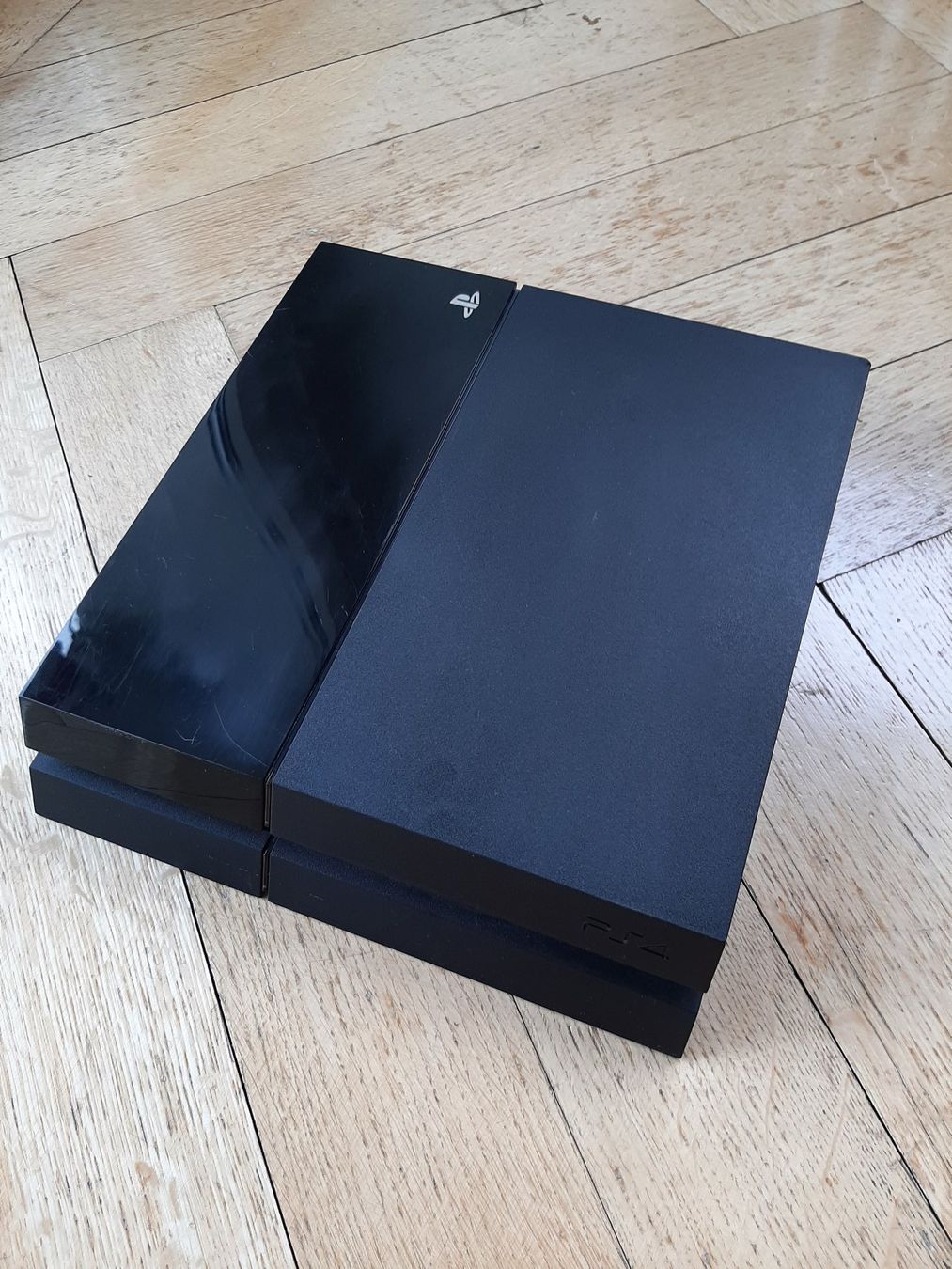 Sony Console: PS4 Konsole 500GB inkl. Controller und Zubehör – Usato da Zürich venduto da Chrishol 3