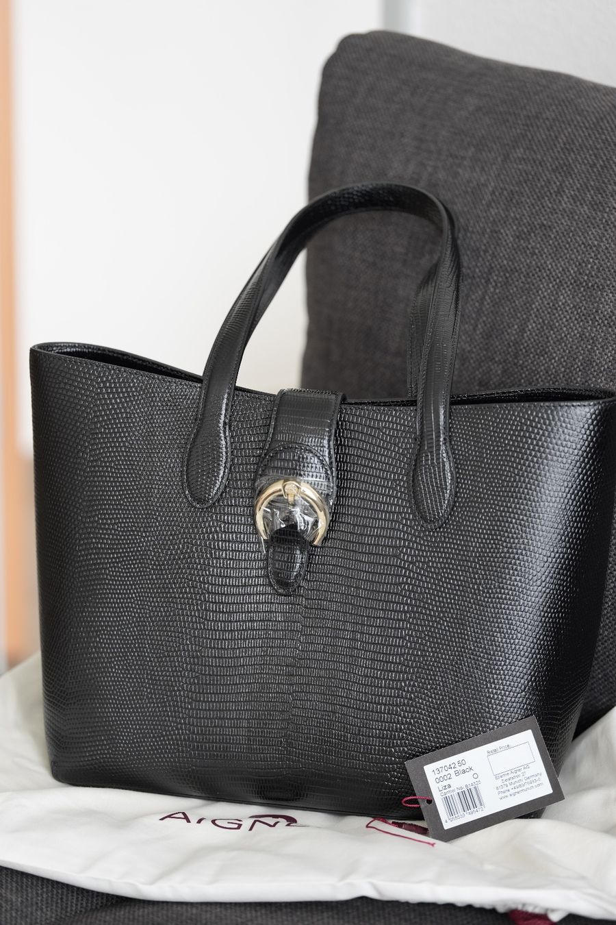 Aigner Borse da donna: Aigner Tasche Liza 0002 Black neu ungebraucht 50% reduziert – Nuovo e nell'imballaggio originale da Rüti ZH venduto da ors_9ggw