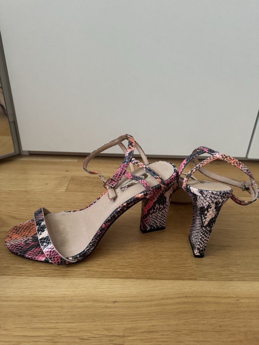 Damenschuhe: Sandalen Grösse 40 – Gebraucht aus Gossau SG von mar_w66h