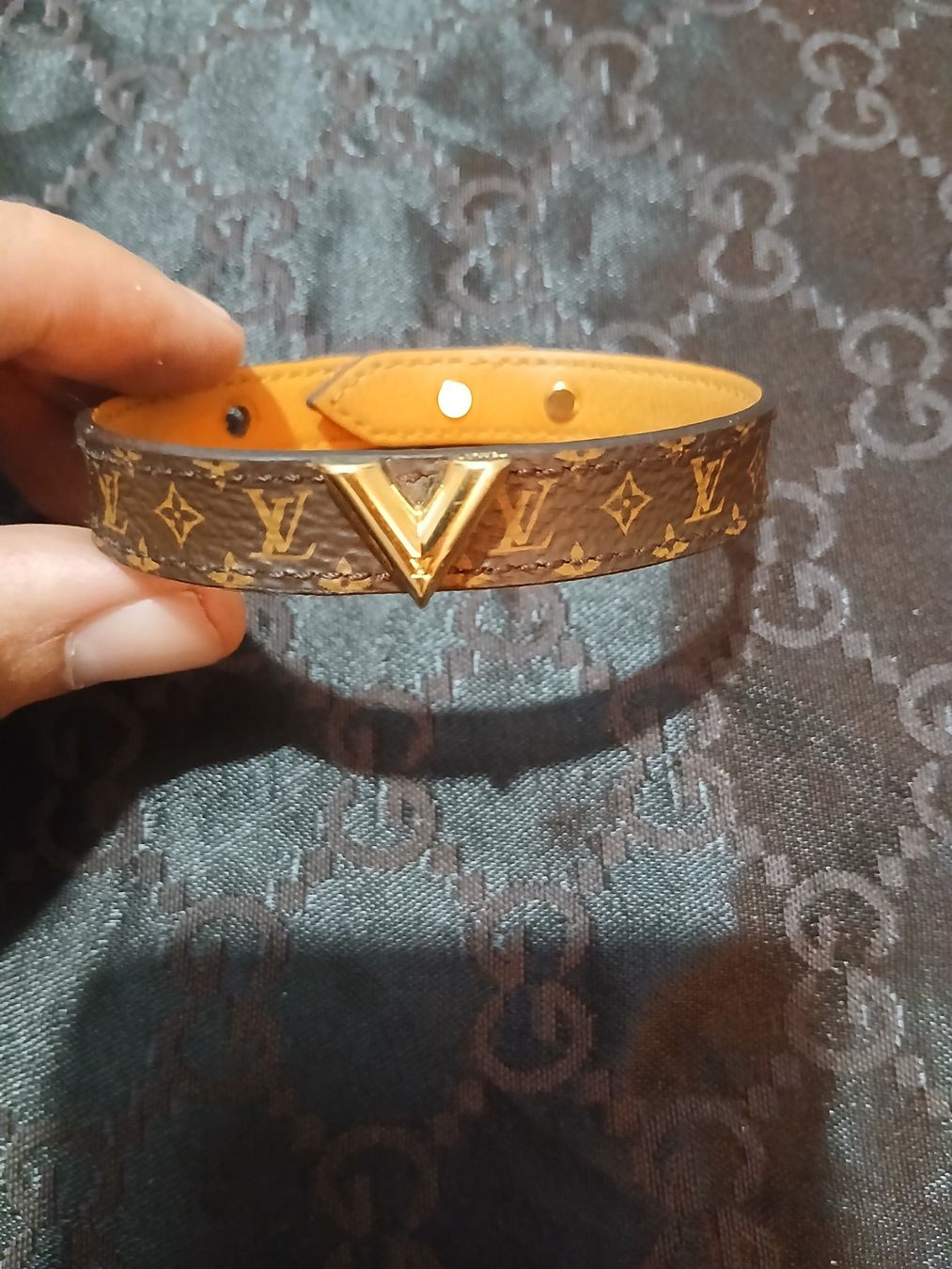 Louis Vuitton Bracelets: LOUIS VUITTON bracelet "V" – D'occasion à Le Grand-Saconnex par Rgt87