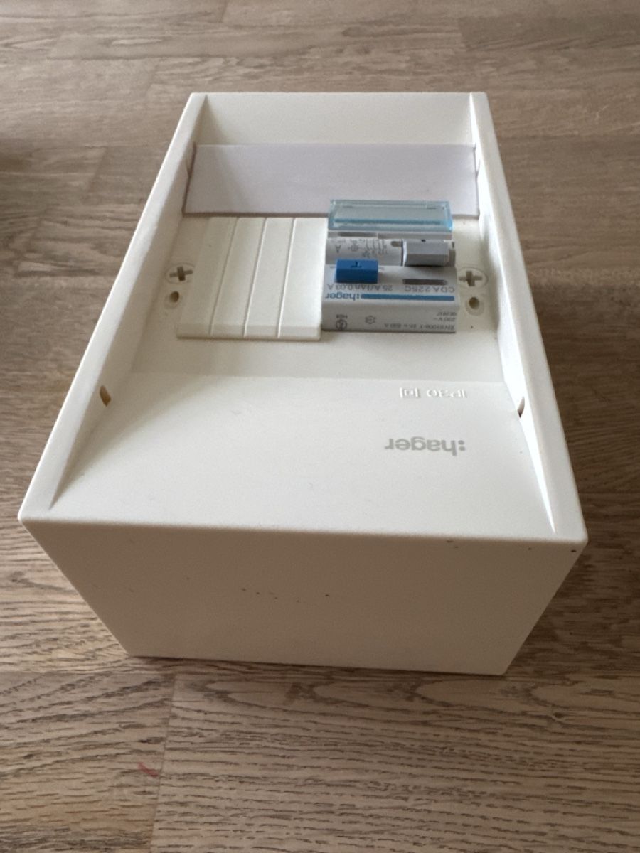 Hager Alimentazione elettrica: AP Kleinverteiler mit einem FI 25A 30mA – Usato da Thun venduto da Topmat 2