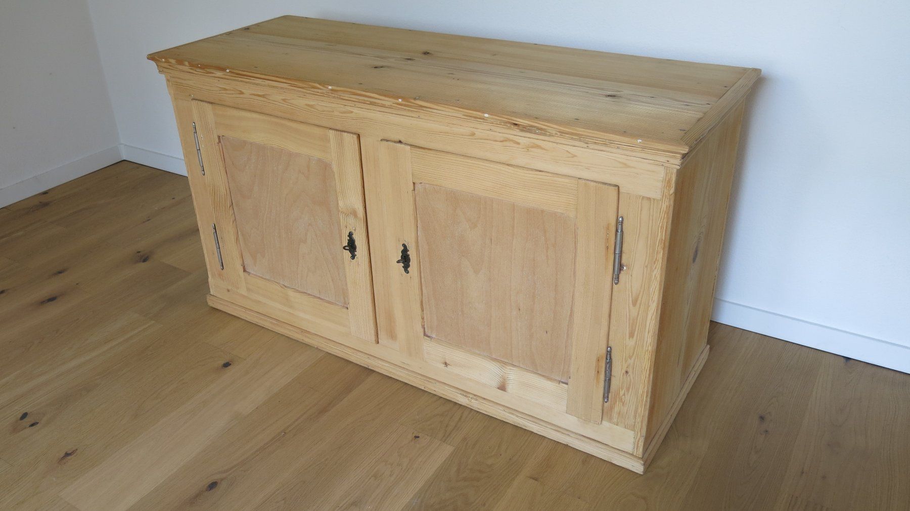 Cassettiere: Fichtenholz Sideboard, Kommode mit 2 Türen – Usato da Ennenda venduto da Andynova