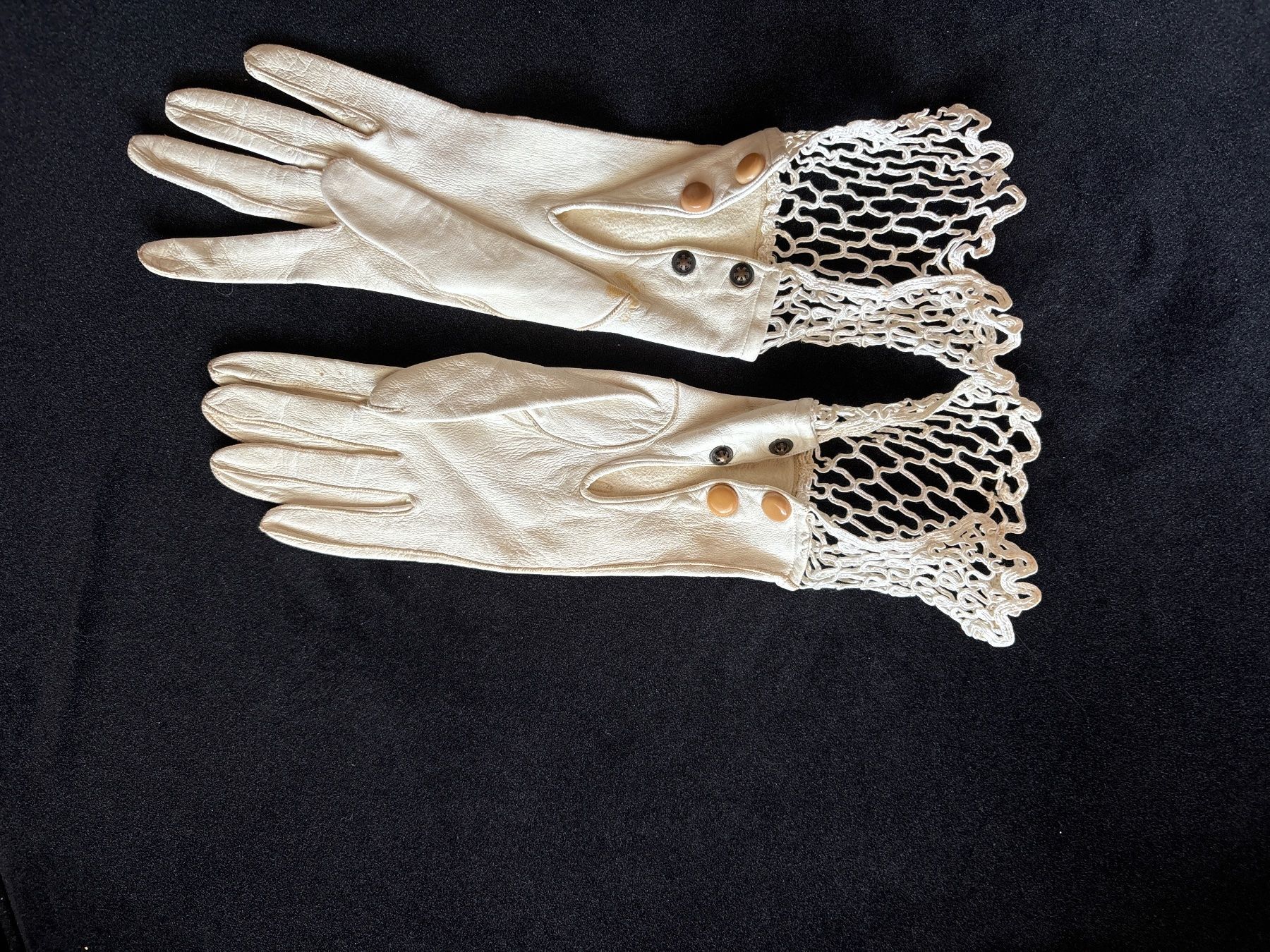 Guanti & manicotti: Antike Jugendstil Leder Handschuhe mit Spitze – Usato da Thun venduto da Studi1974 1