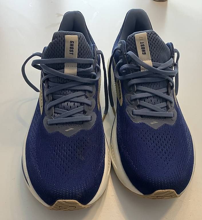 Herrenschuhe: Brooks Ghost 17 taille 45  comme neuves  80CHF – Gebraucht aus Apples von chr_df5d 1