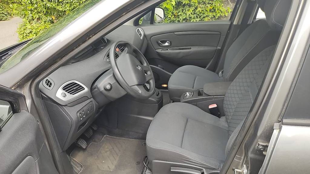 Automobili: Renault Megane Scenic 1.5 dCi – Usato da Altenrhein venduto da ersurf 1