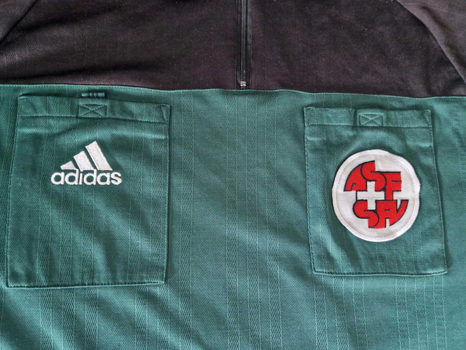 Adidas Canottiere & Pantaloni: Maillot arbitre de football – Usato da Villars-sur-Glâne venduto da Mark_988 1