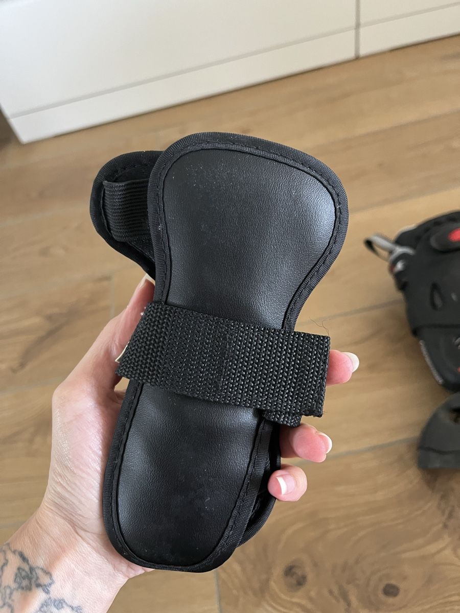 Pattini in linea & Pattini a rotelle: Inline Skates Rollerblade schwarz gebraucht mit Handschoner – Usato da Altikon venduto da MyZodiac 2