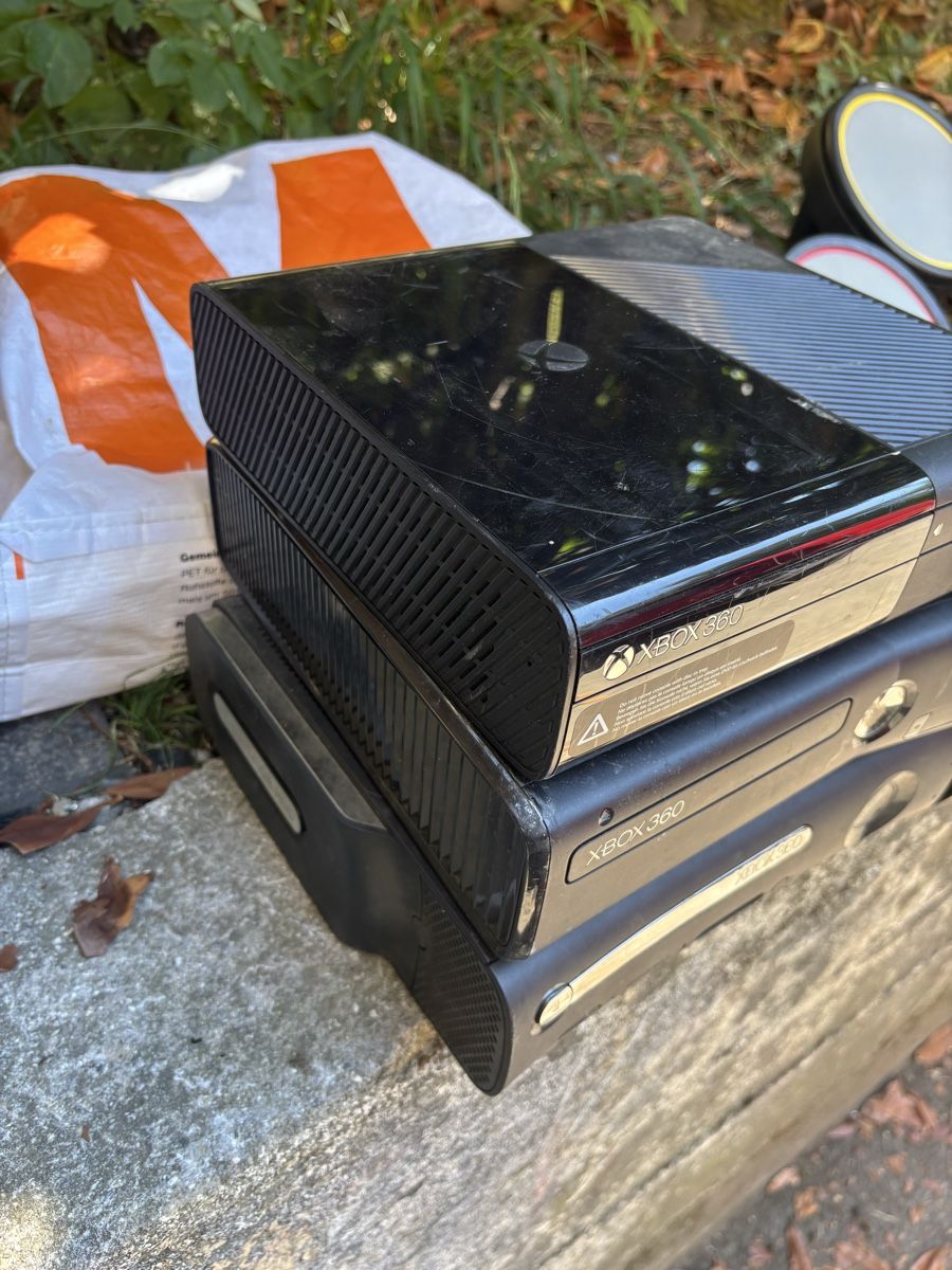 Microsoft Konsolen: 3x Xbox 360 console – Defekt aus Lausanne von ram_77s8 1