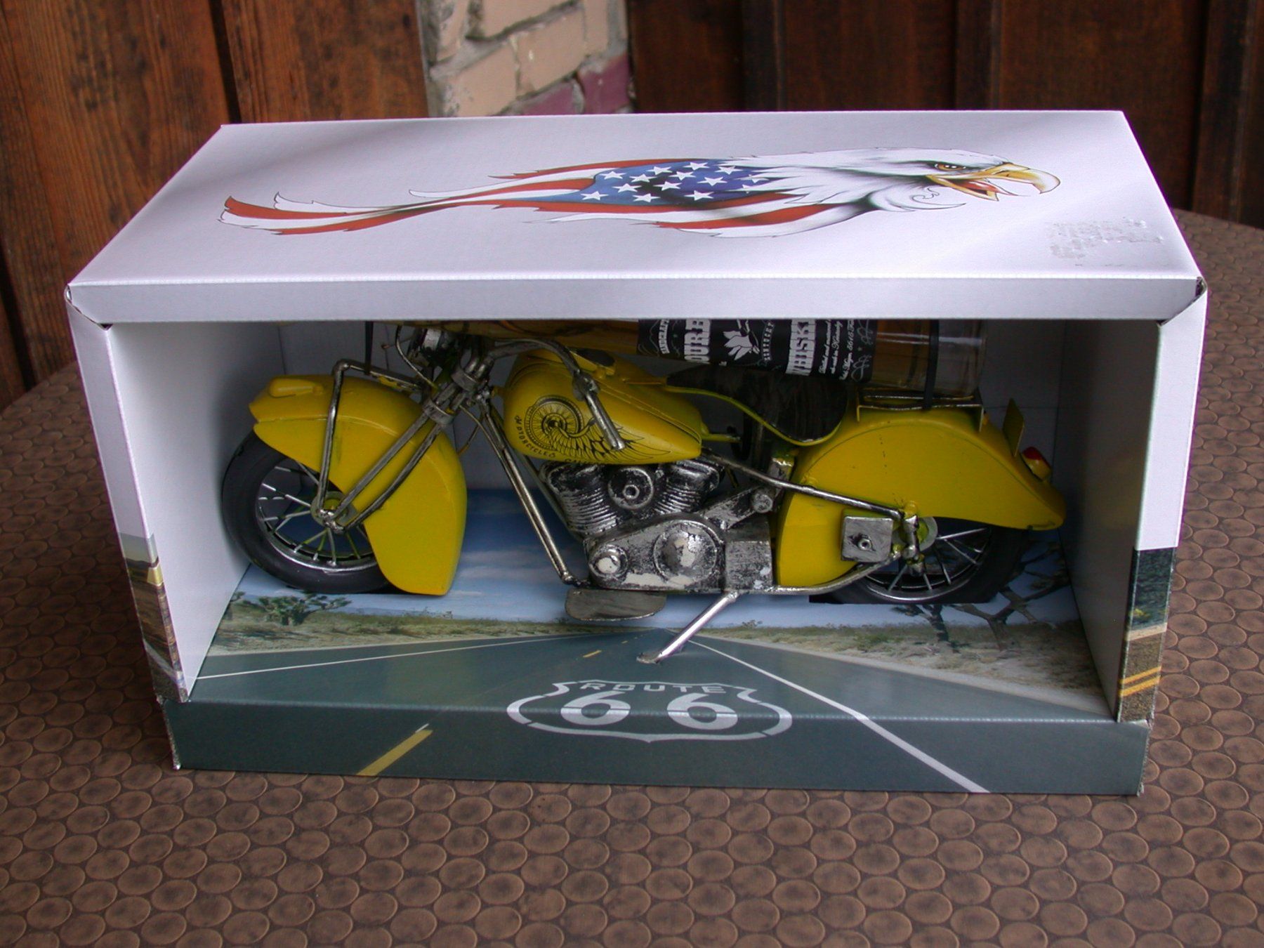 Kit di modellismo & Modellini statici: Harley Davidson Modell mit Whiskey – Nuovo e nell'imballaggio originale da Niederwil SG venduto da Beinhart954 2