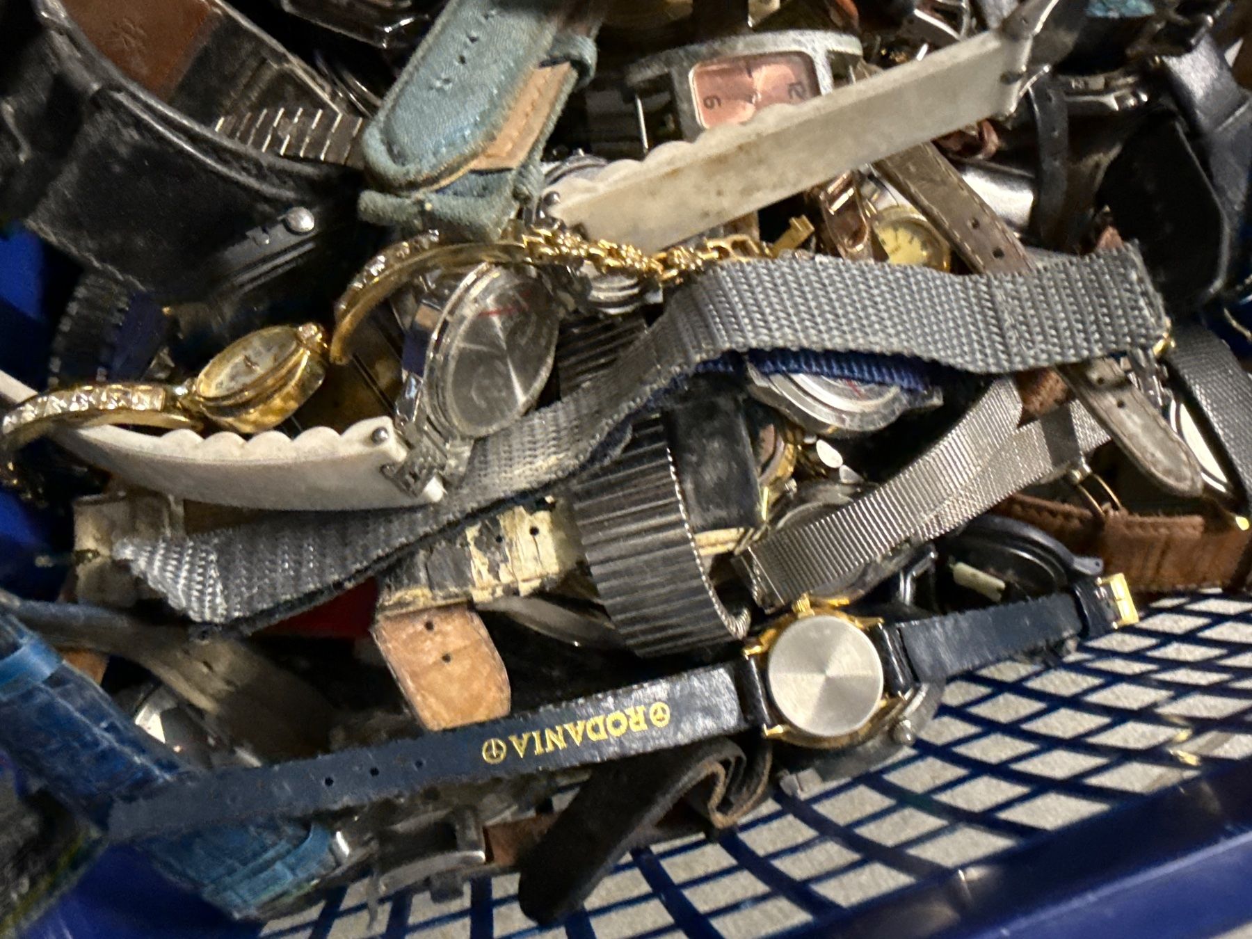 Orologi: 1 kiste mit Uhren – Difettoso da Pfeffingen venduto da Allhandelklgwatches 2