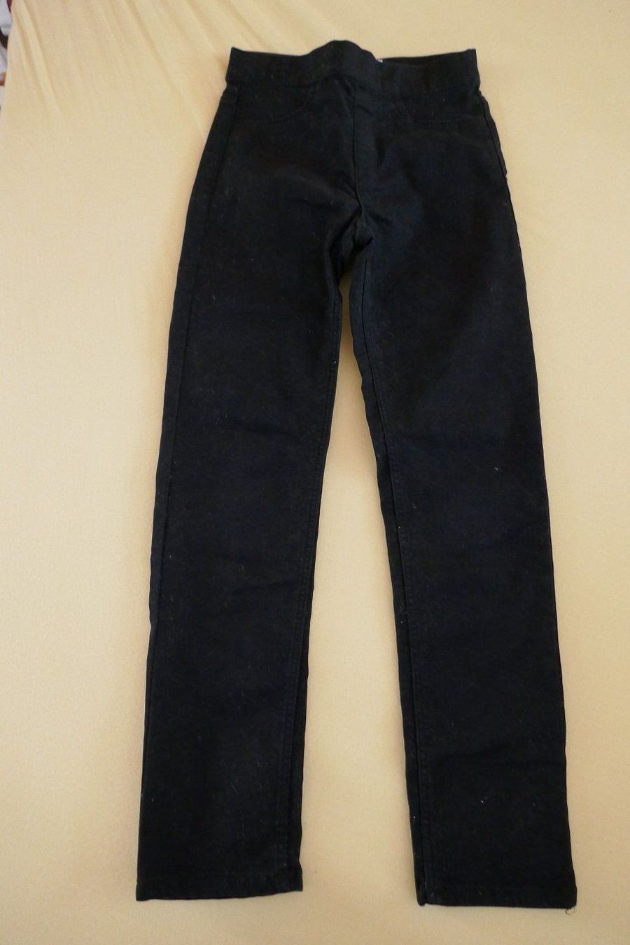Jeans: Neuwertig: schwarze Jeans, Gr. 134 – Neu (gemäss Beschreibung) aus Horgen von Feli39