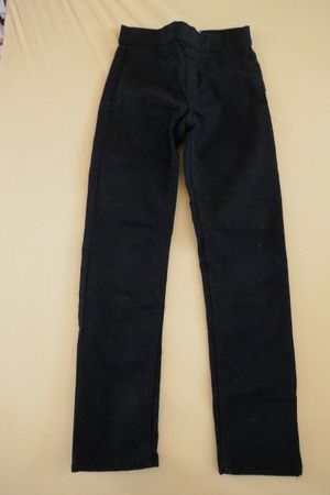 Neuwertig: schwarze Jeans, Gr. 134