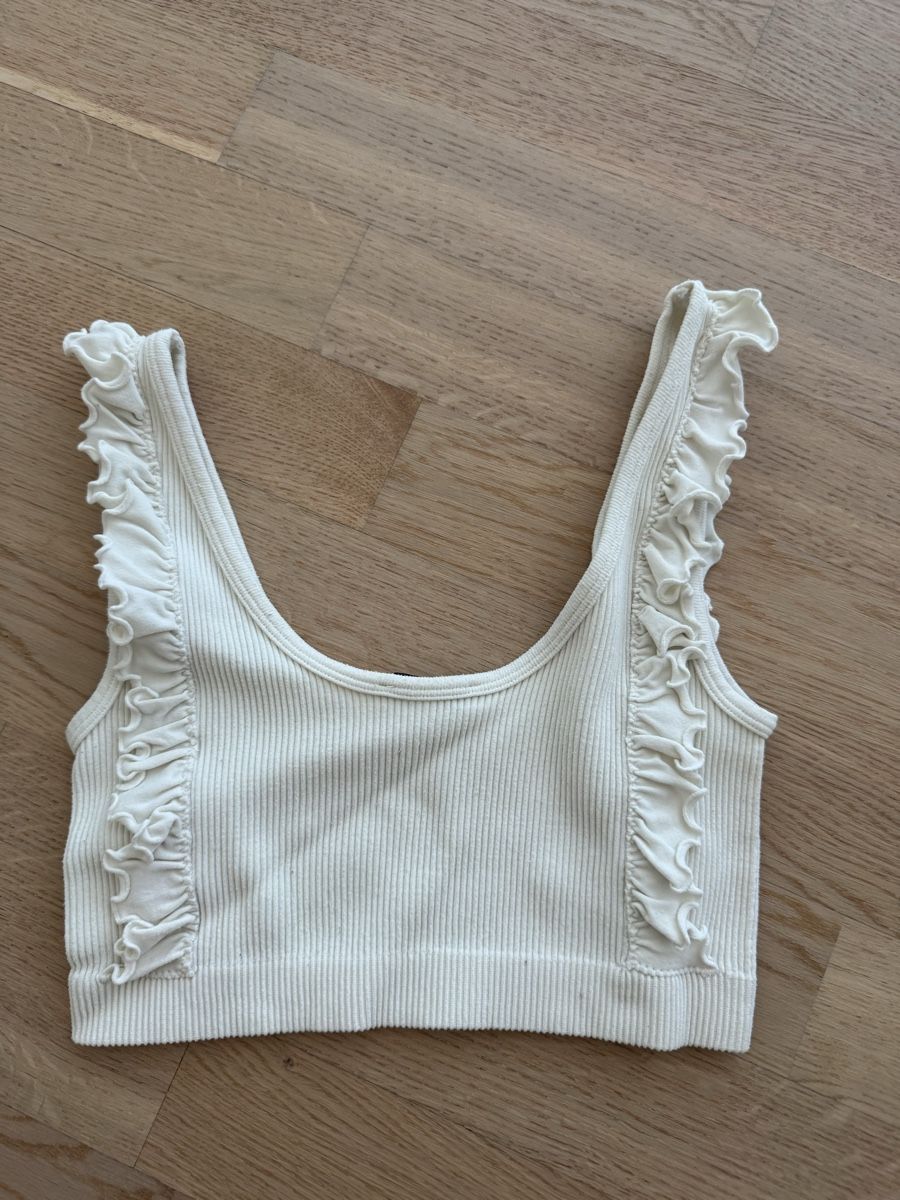 Zara Top: Top mit Rüschchen, Creme/Weiss Gr. S – Nuovo (secondo la descrizione) da Pfäffikon ZH venduto da aitm_00 1