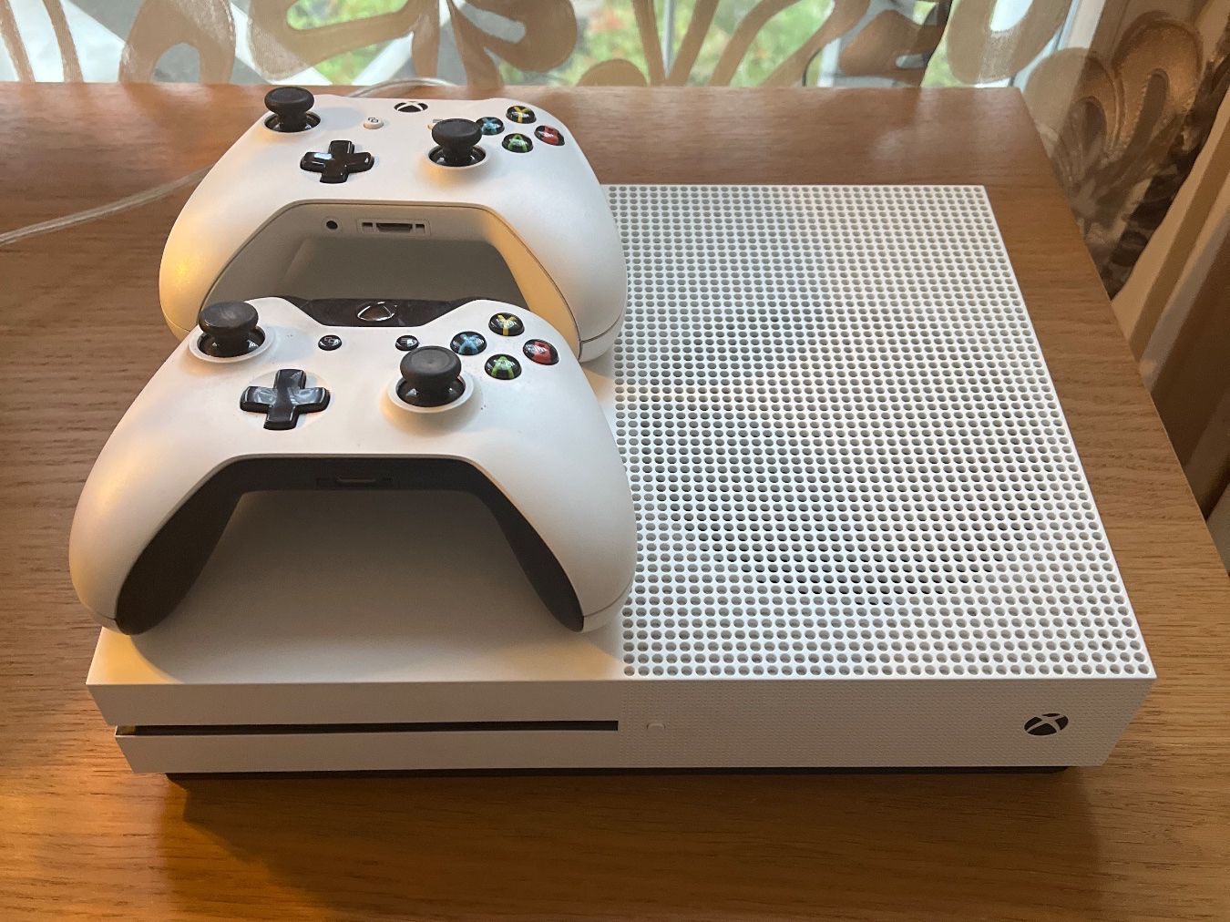 Microsoft Console: Xbox One S – Usato da Prangins venduto da lil_blaze