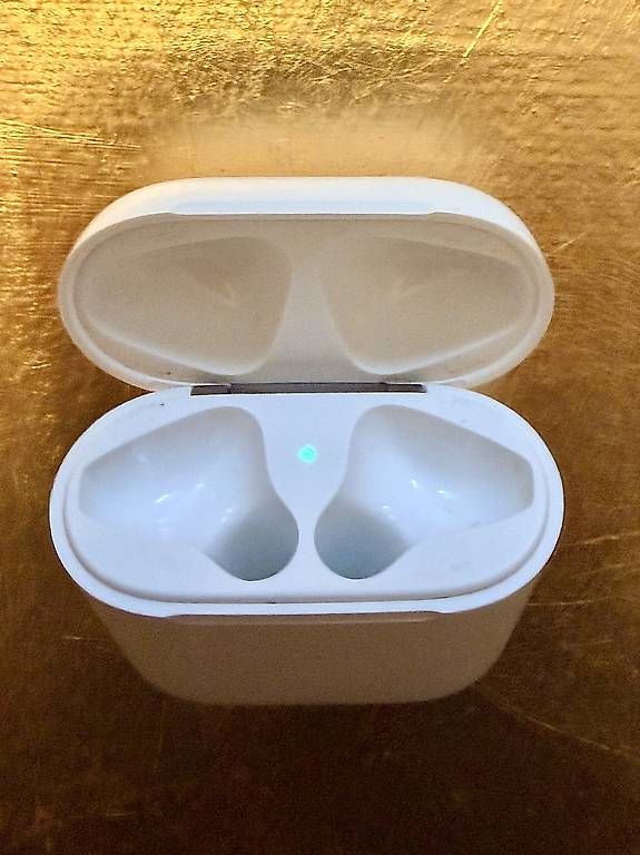 Cuffie: Original Apple AirPods  – Usato da Zürich venduto da quiniento 1