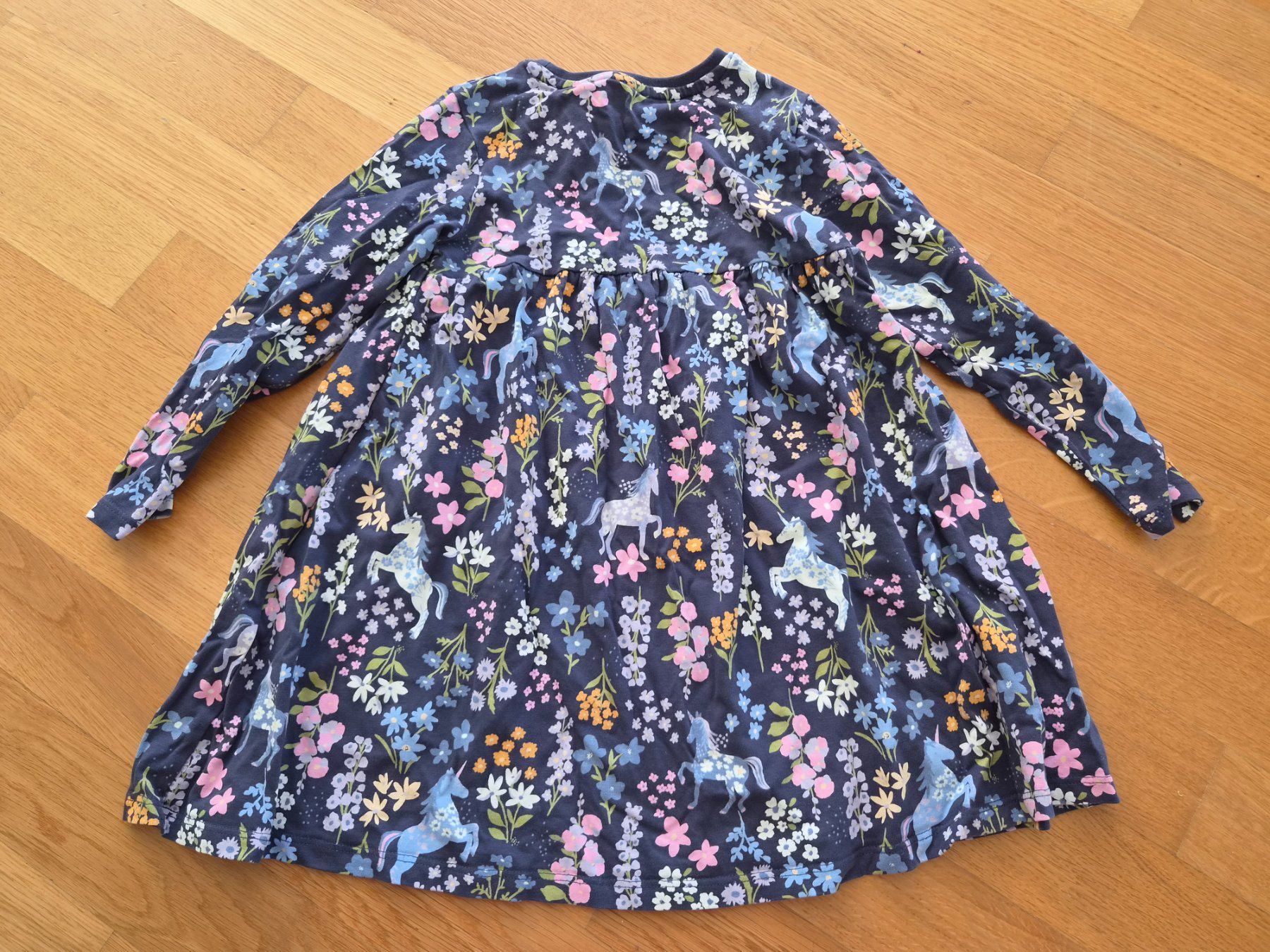 Next Vestiti & Gonne: Kleid mit Einhörnern und Blumen Next Gr 110 – Usato da Zumikon venduto da daryona 1