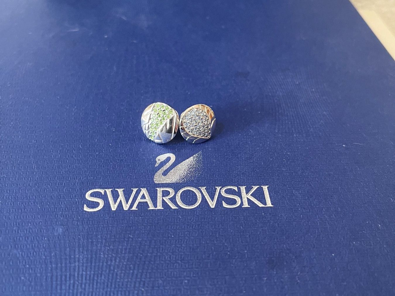 Swarovski Spille & Fermagli: Swarovski zwei Broschen original – Nuovo (secondo la descrizione) da Kirchleerau venduto da Dalmi220 1