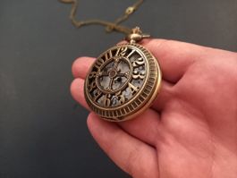 Taschenuhr mit hohler Klappe Quarz tragbar Retro - Montre