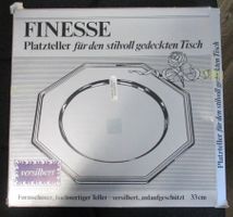 4 Stk. Versilberte Platzteller.