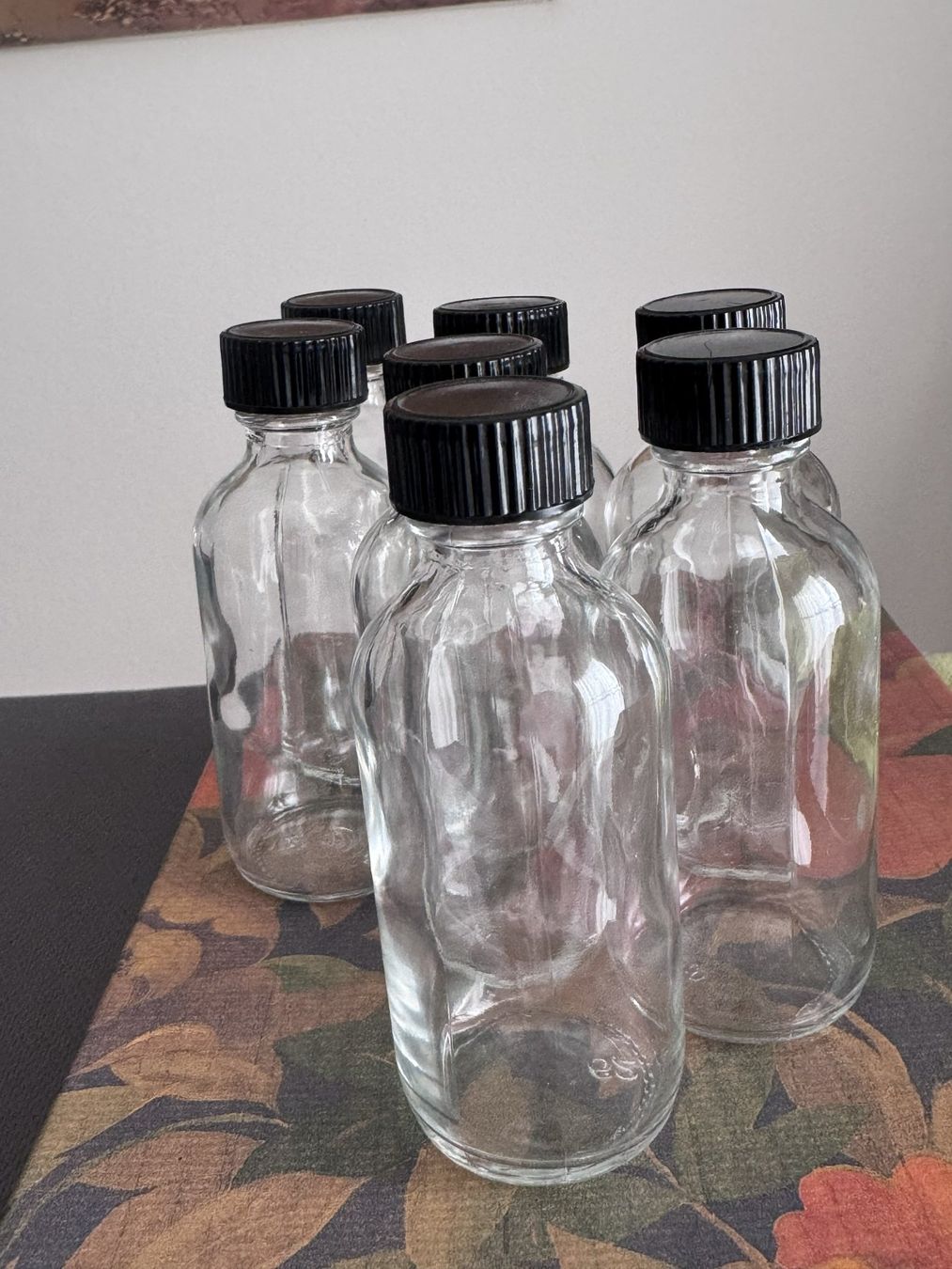 Sonstiges Geschirr & Gläser: **Leere Glasflaschen mit schw. Schraubverschluss ** – Neu und originalverpackt aus Luzern von rivendo.shop
