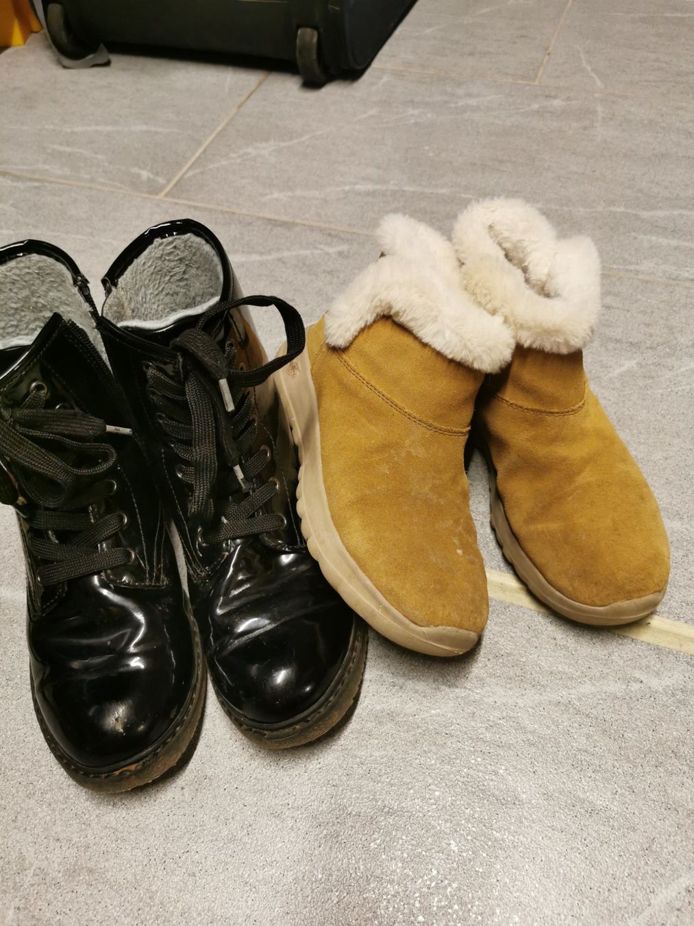 Skechers Scarpe per ragazze: 2 Paar Herbst-/Winterstiefeli Gr. 35 – Usato da Konolfingen venduto da torina85