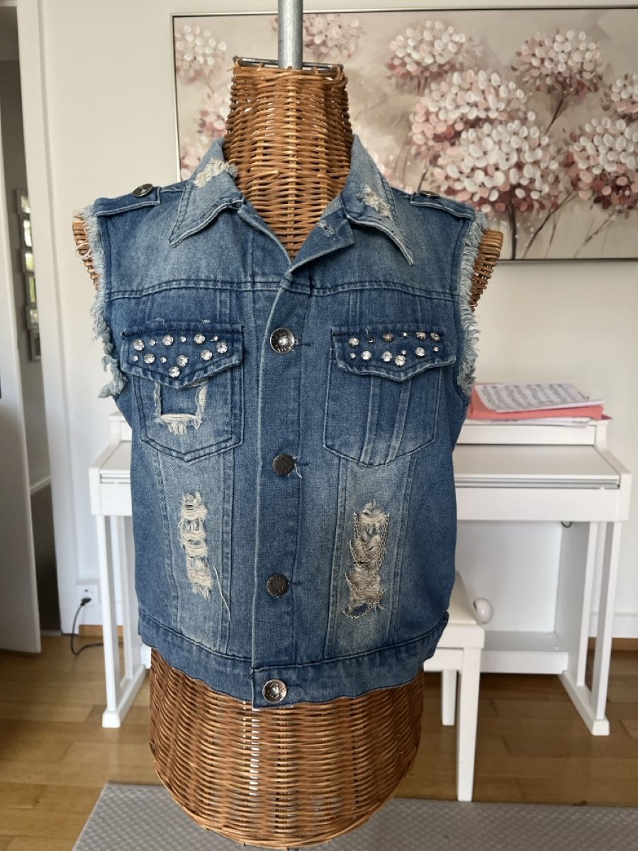 Gilets & Westen: Jeans Weste mit Strass, Julie, S – Gebraucht aus Solothurn von Bobesch08