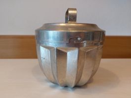 Alte Puddingform Gugelhupfform aus Metall 14cm, Vintage