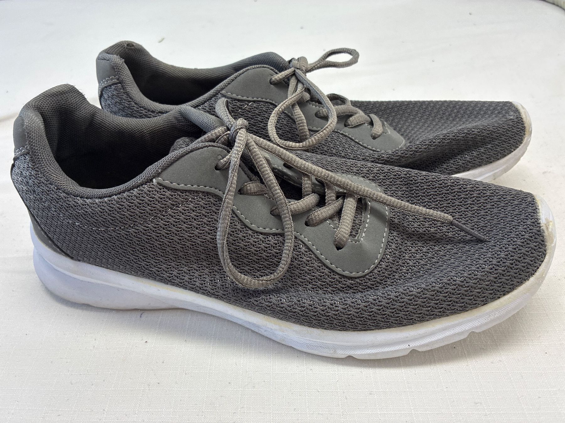 Scarpe da donna: Top Sneaker Gr. 43, Grau, – Usato da Fehraltorf venduto da Vorhang