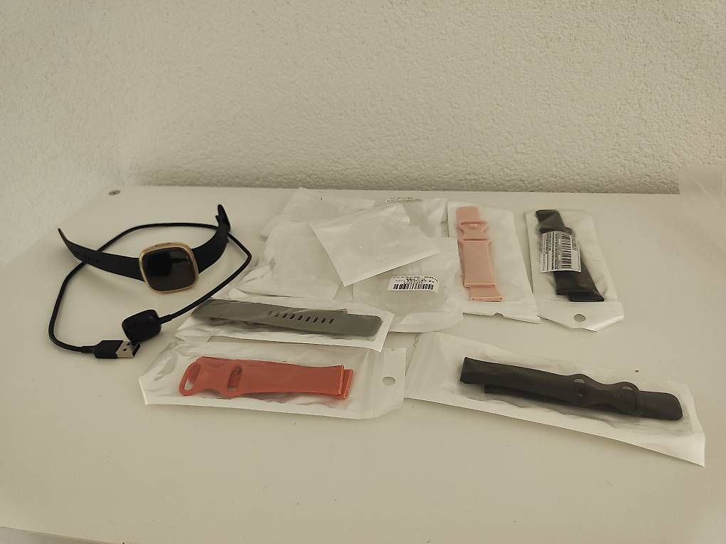 Smartwatch: Fit Bit Versa 2 inkl. Zubehör – Usato da Pfäffikon ZH venduto da Lafayette.
