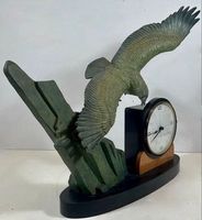 Grosse Adler Skulptur Tischuhr