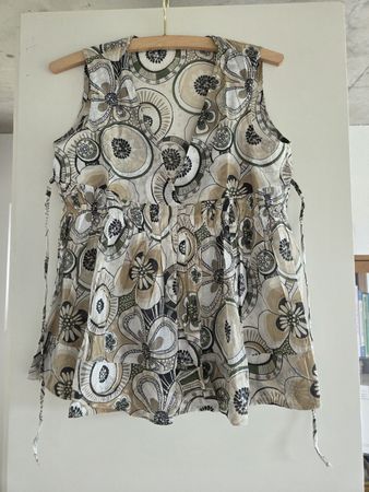Benetton Sommer-Bluse Gr. XS, luftig, leicht gemustert