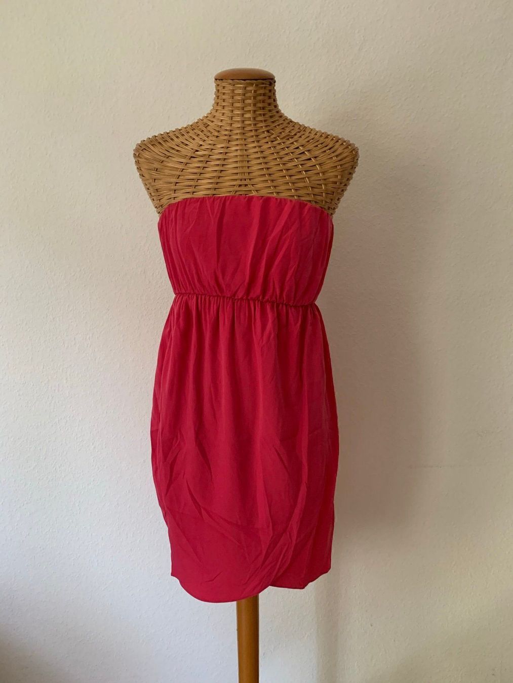 Kleider: FOREVER 21 - Bustier-Kleid himbeerfarben – Gebraucht aus Zürich von Diazaio