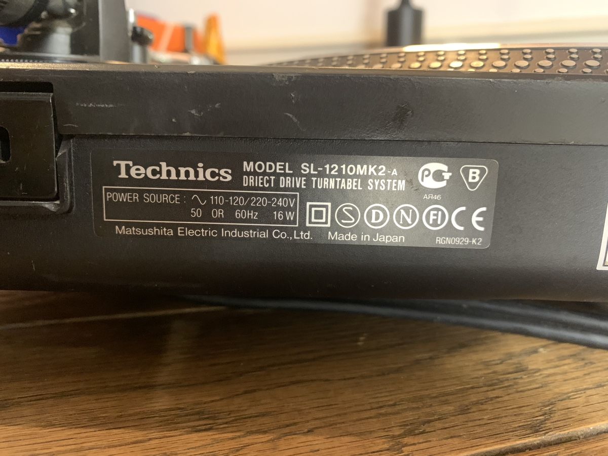 Technics Tourne-disques: Plattenspieler Technics SL-1210MK2 – D'occasion à Basel par Auktion_1000 7