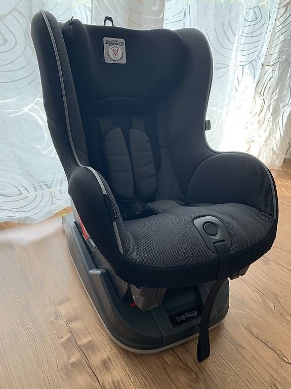 Sièges auto: Kindersitz mit Isofix-Basis  – D'occasion à Bülach par coc_8fs7