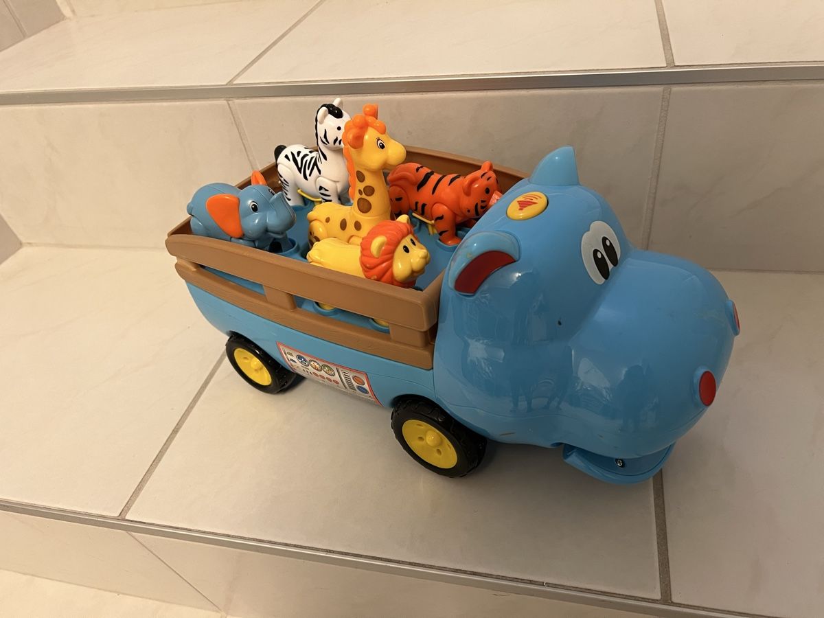 Giocattoli: Hippo-Truck mit Tierfiguren – Usato da Bergdietikon venduto da lua_6f9w