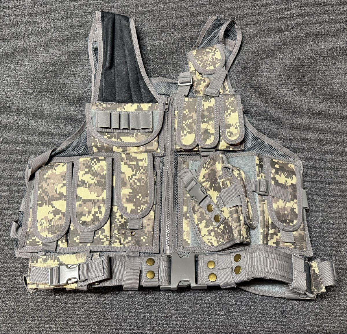 Uniformi: Tactical Einsatzweste Camouflage – Usato da Bauma venduto da Shotgunmann
