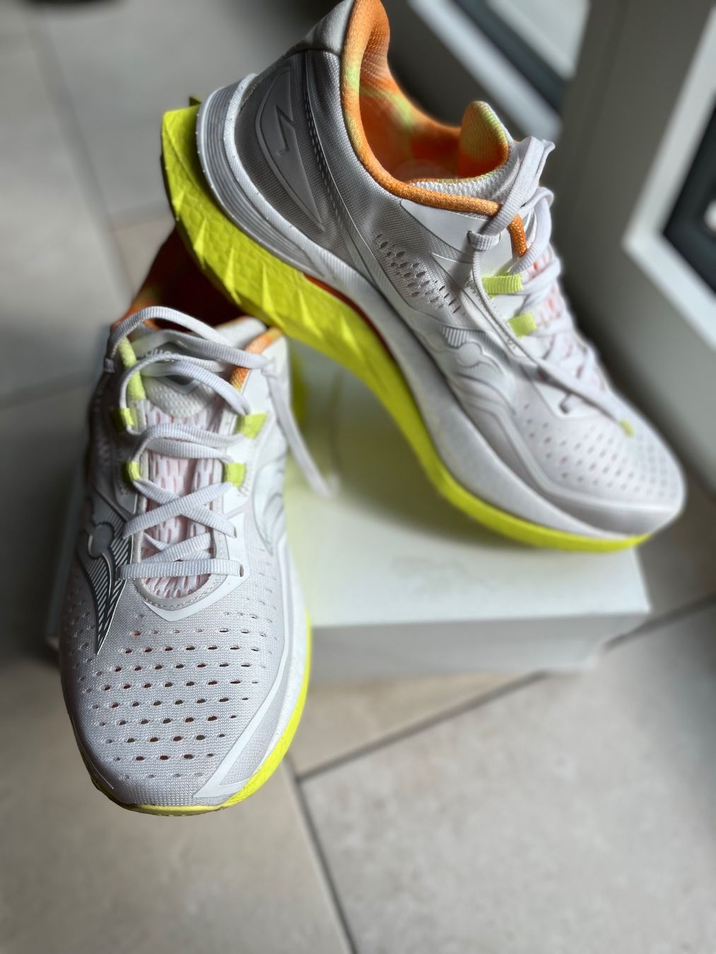 Saucony Scarpe da donna: Saucony Endorphin Speed 4 - Damen - Grösse 40.5 – Usato da Cham venduto da SPORTSMOTION