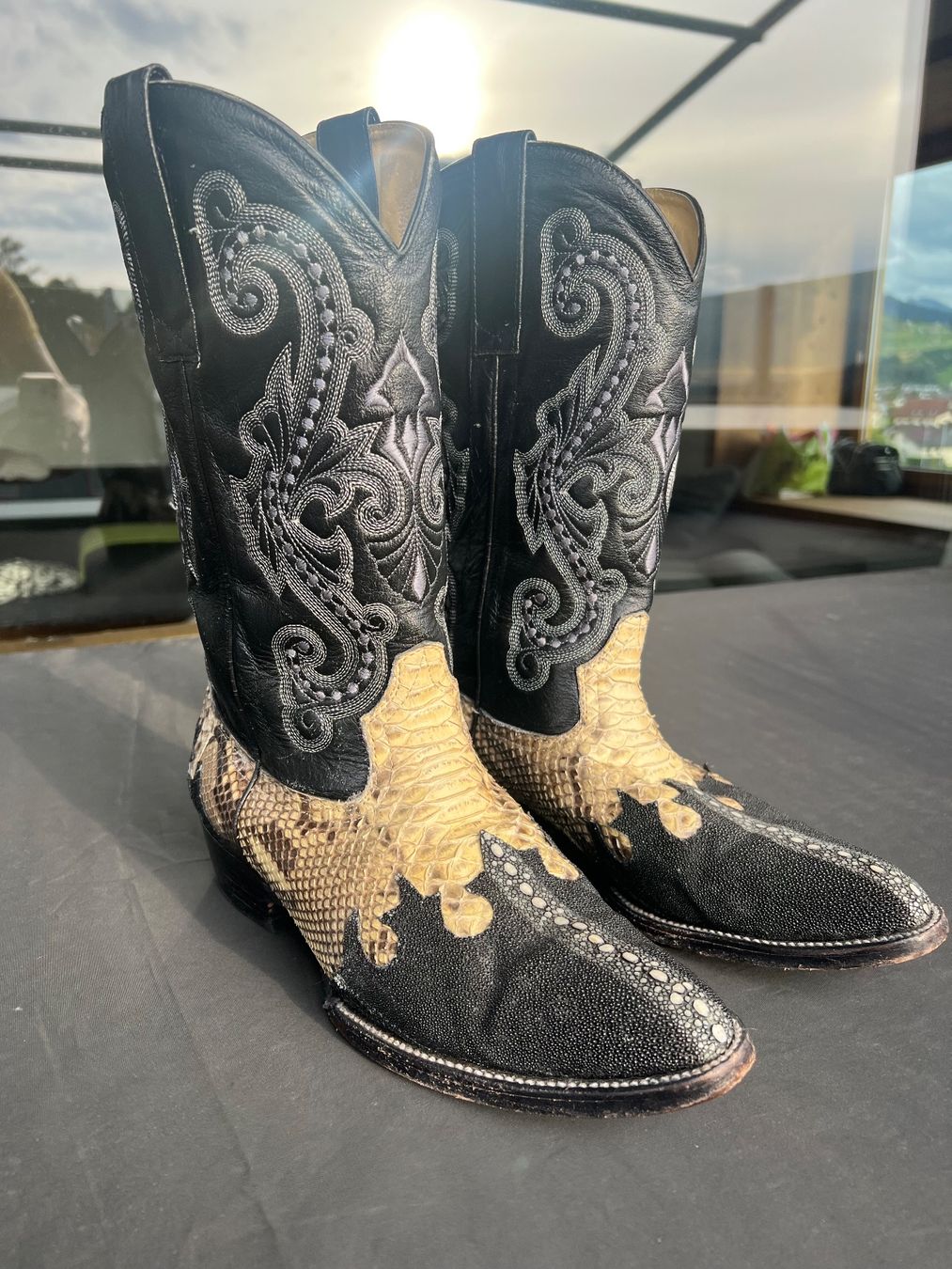 Chaussures hommes: Exotische Cowboy-Stiefel Gr. 42-Echtes Rochen- & Python-Lede – D'occasion à Wangen SZ par mha_j9rz