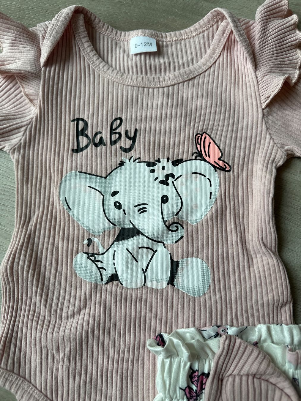 Lotti & Set di vestiti: Süsses Mädchen Zwillinge Set, 9-12M – Usato da Seuzach venduto da Leli.91 1
