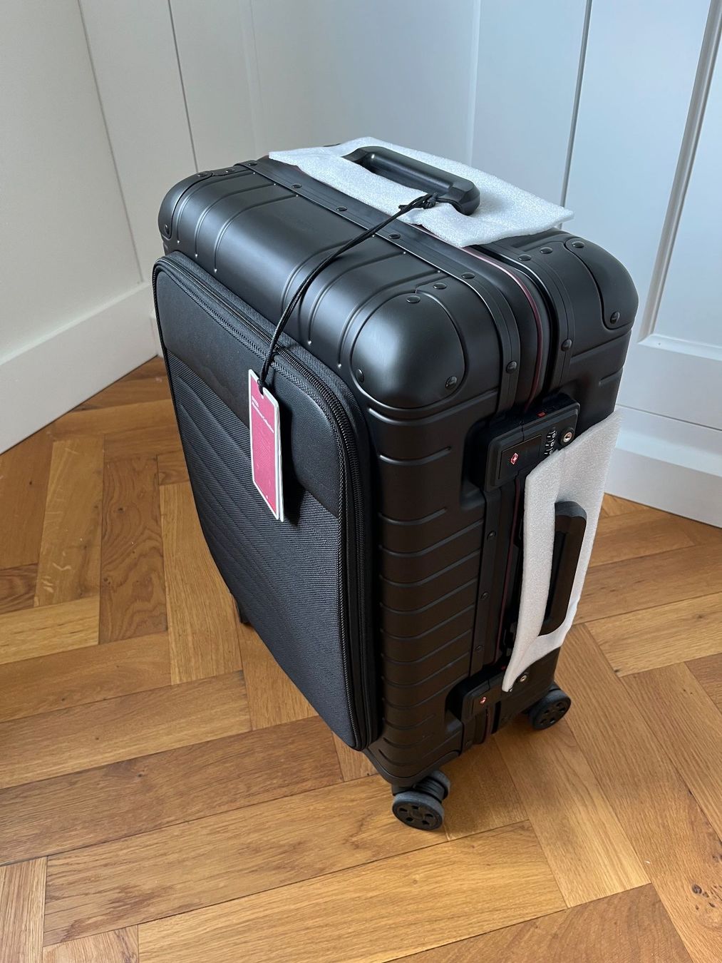 Swiss Valigie: SWISS Aluminium Collection Front Pocket Rollkoffer / Trolley – Nuovo e nell'imballaggio originale da Zürich venduto da edelstahl061 4