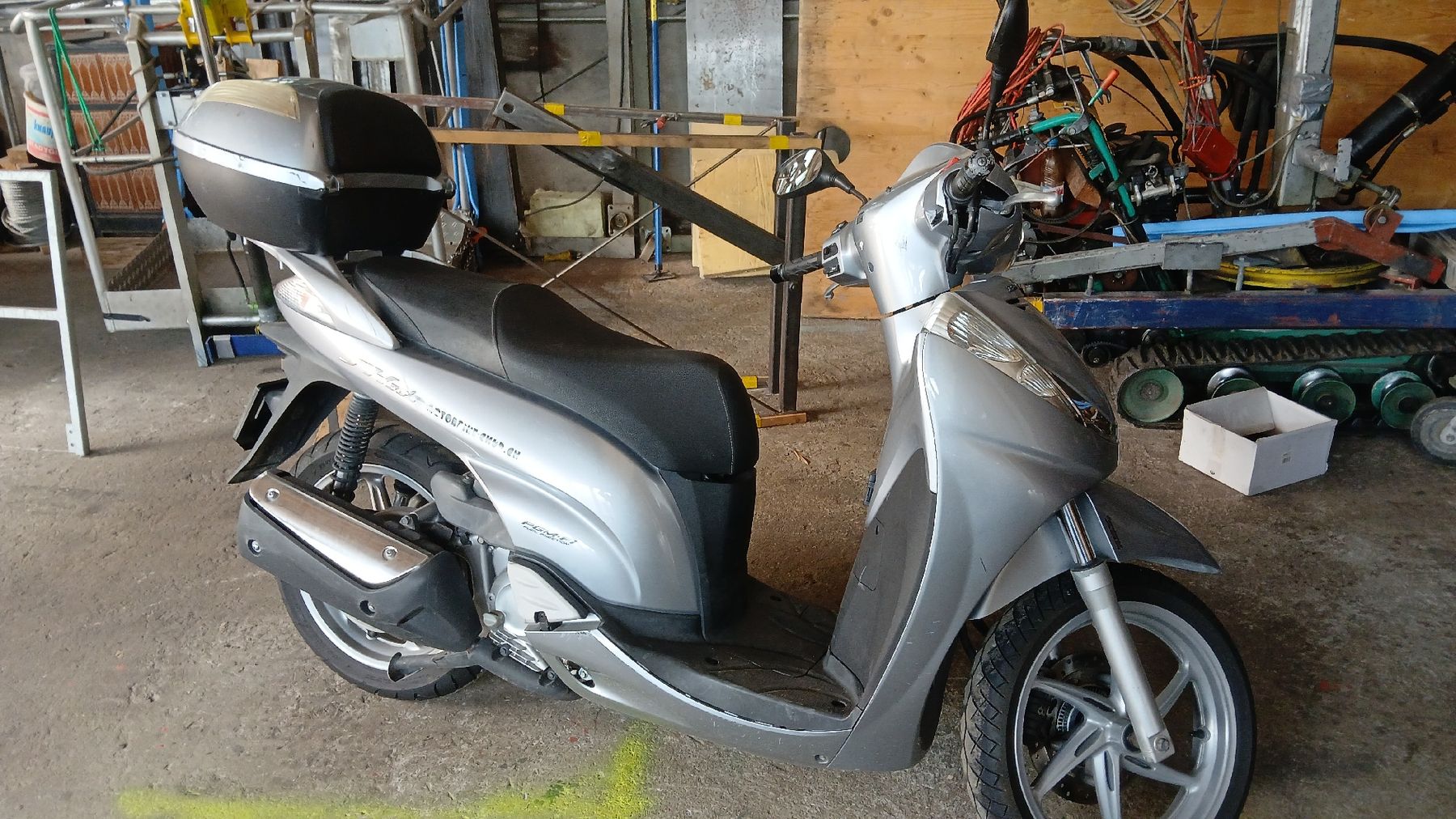 Altro: Honda Roller Motorrad 125 Töff – Usato da Safien Platz venduto da Jgahu