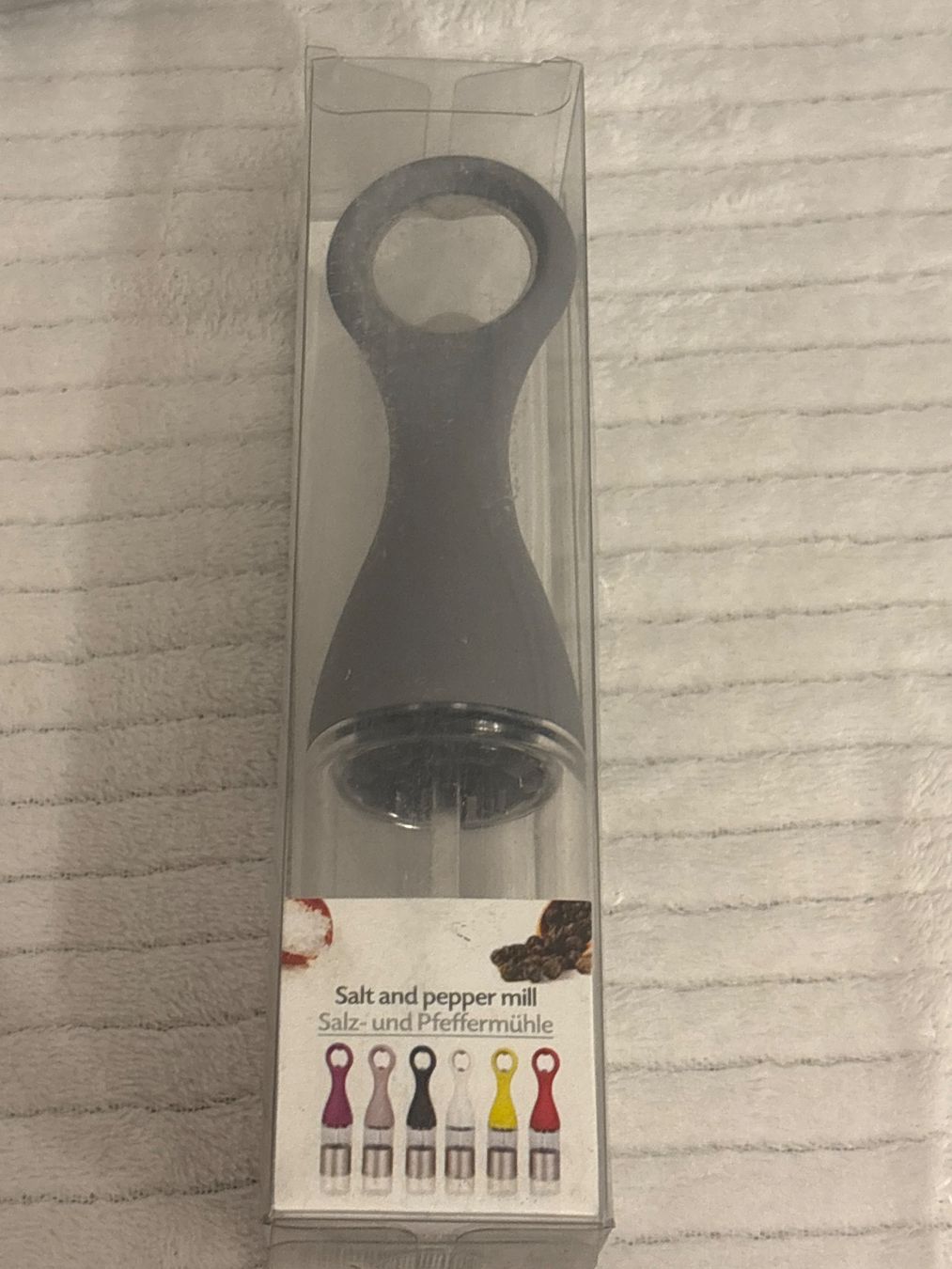 Set di piatti: Salz und Pfeffermühle mit Flaschenöffner – Nuovo e nell'imballaggio originale da Oberegg venduto da MR-shop