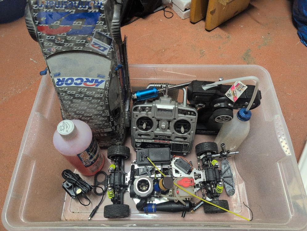 Modellismo RC: RC Verbrenner Auto Set: Arcor, Ersatzteile, Zubehör – Usato da Adetswil venduto da lba_l8yp