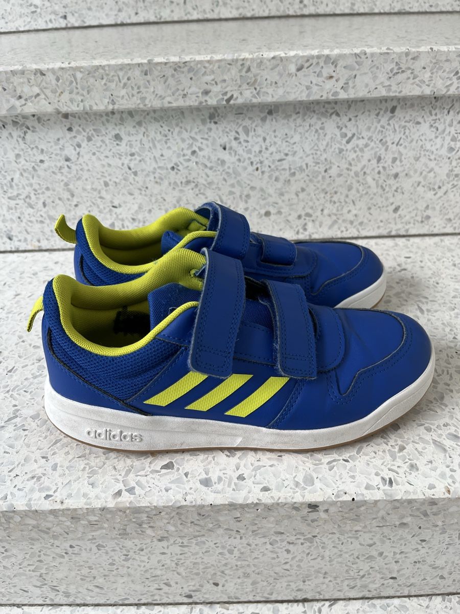 Adidas Scarpe per ragazzi: Hallenschuhe Adidas Gr. 35.5 – Usato da Luzern venduto da Aldabema 2