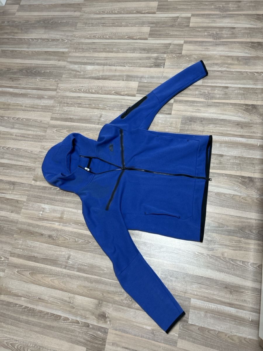 Nike Giacche: Nike Tech Blau – Usato da Pratteln venduto da Winpet