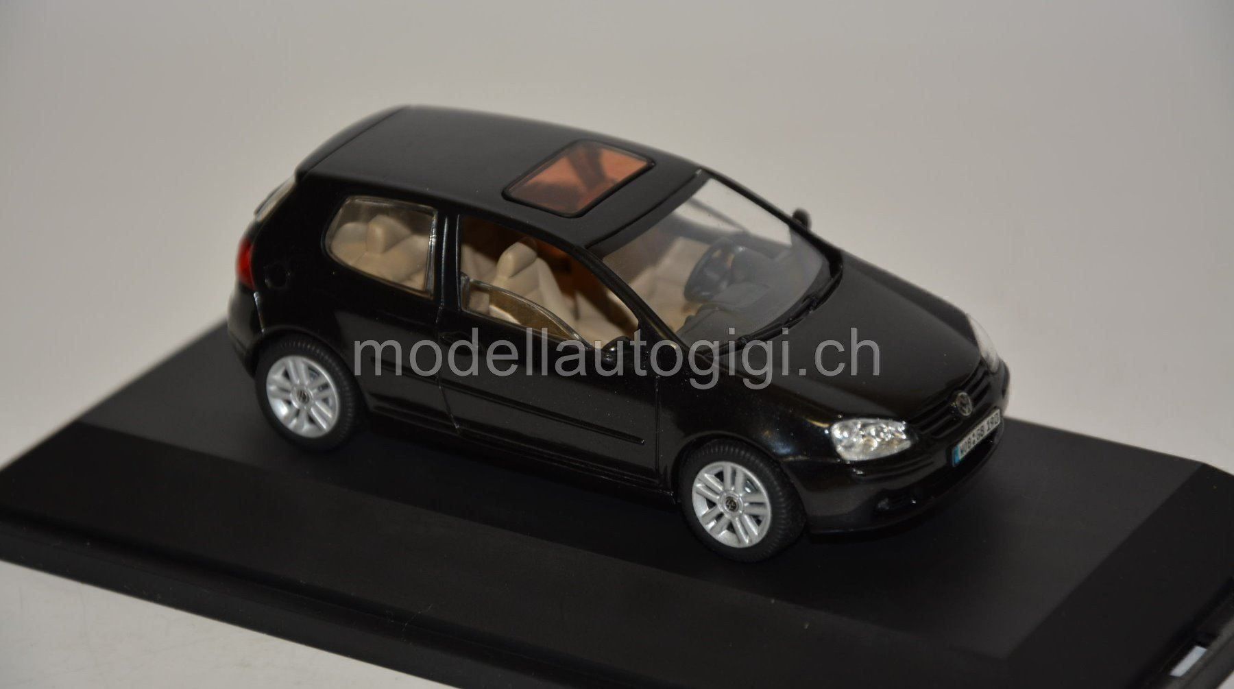Volkswagen Modellini d'auto: VW Golf V , Schuco , 1:43 – Nuovo e nell'imballaggio originale da Goldach venduto da Feivel9 3
