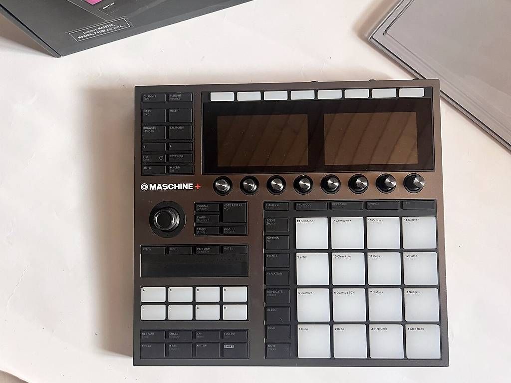Musikinstrumente: Native Instruments Maschine+ MK3 (OVP + Cover) – Gebraucht aus Zürich von Madshock 1