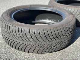 À vendre 2 pneus hiver 205/55R17 NOKIAN